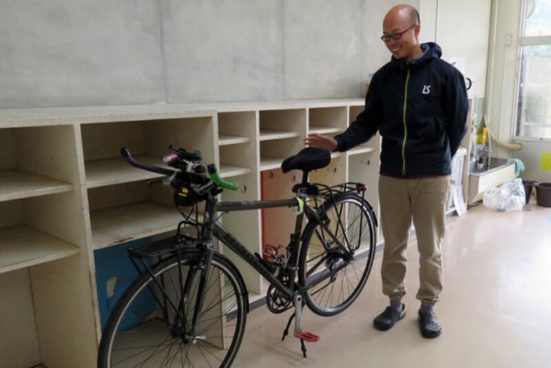 日本一周したときのクロスバイクと目黒さん